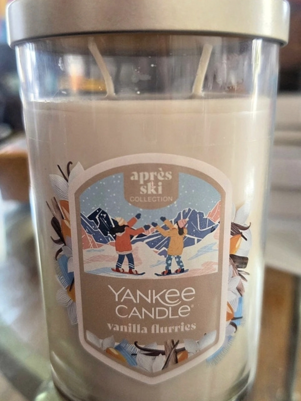 Yankee Candle Vanilla Flurries Signature Large Tumbler Candle